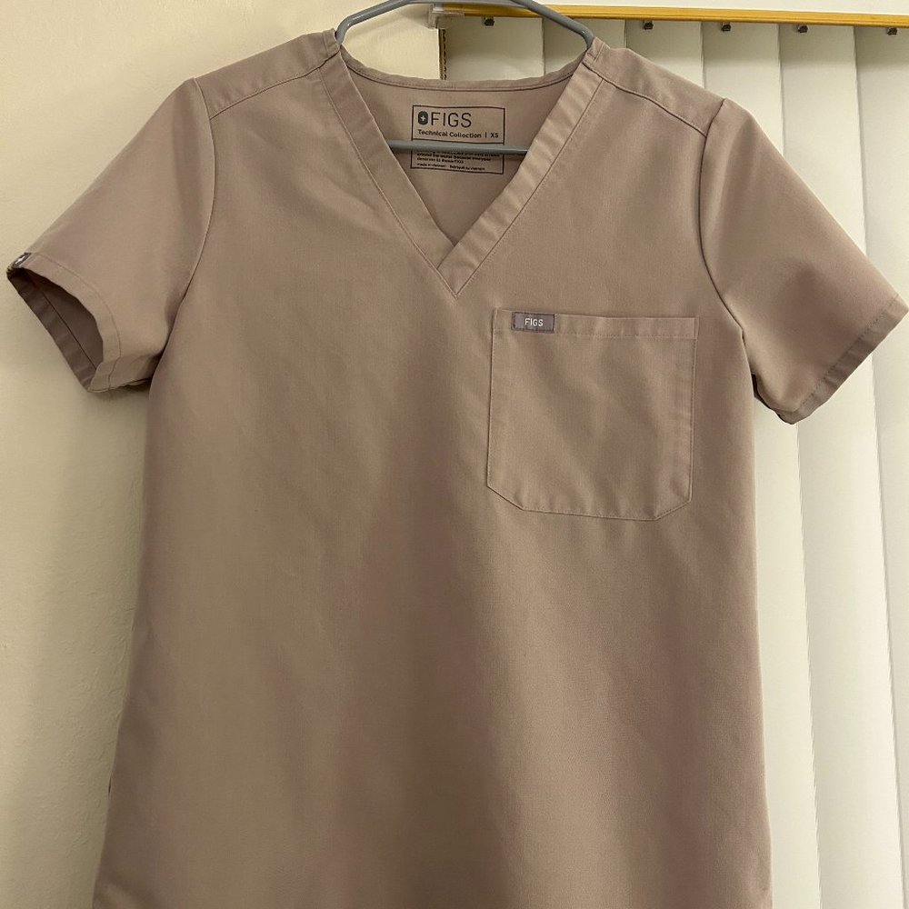 FIGS Women's Boulder Catarina - One-Pocket Scrub Top - XS